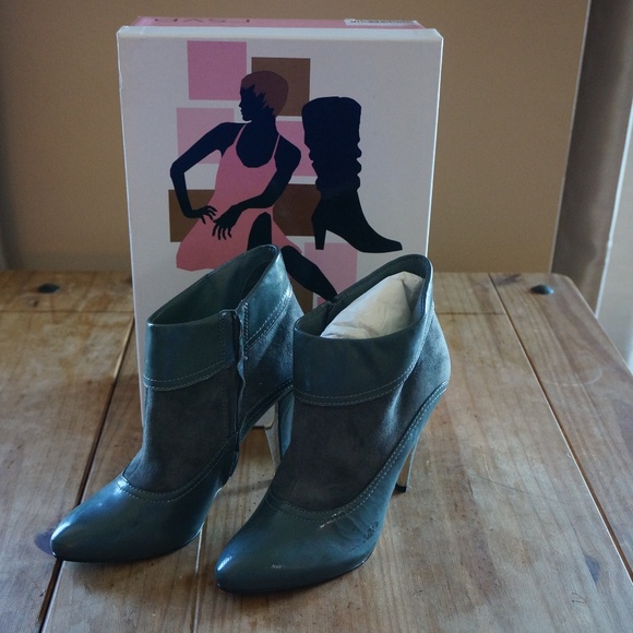 RSVP Shoes - RSVP Gray Suede with patent trim size 7 US